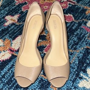 Michael Kors EUC nude heel size 10
